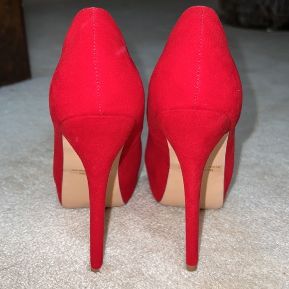 Dream Pairs Red High Heels - Picture 3 of 3